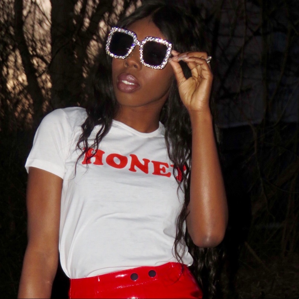 The โHoneyโ short sleeve graphic tee ๐ฏ - Picture 5 of 5
